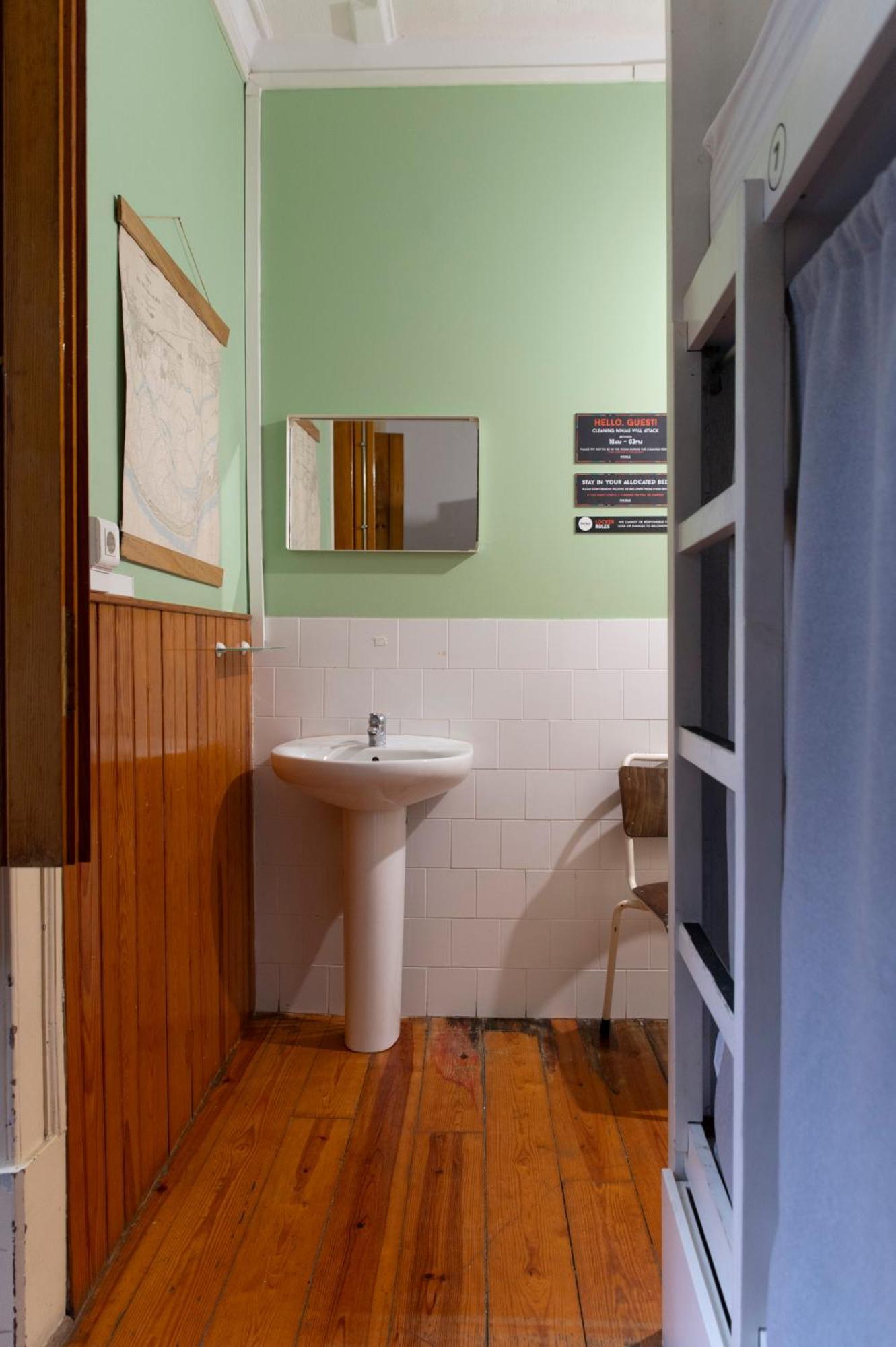 Bed in 8-Bed Mixed Dormitory Room with Bathroom,1742966849:JPEG